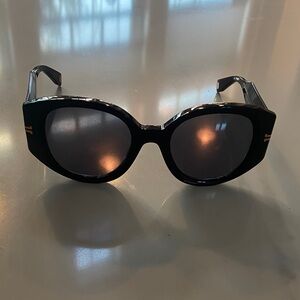 Elegant  Marc Jacobs Black Designer Sunglasses